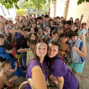 Monitores y alumnos en campamento Carpe Vitae